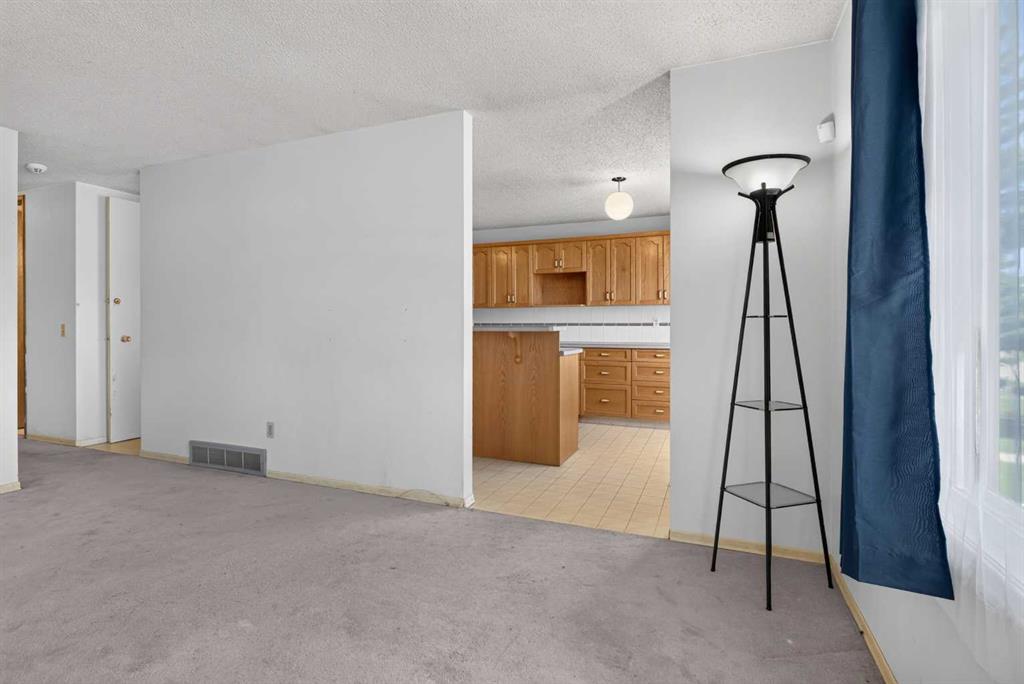 Picture for 359 Maitland Crescent NE
