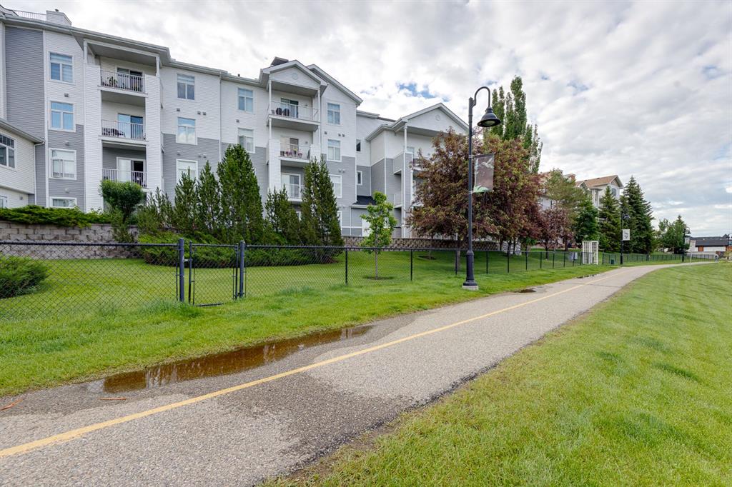 Picture for 101, 8 Country Village Bay NE
