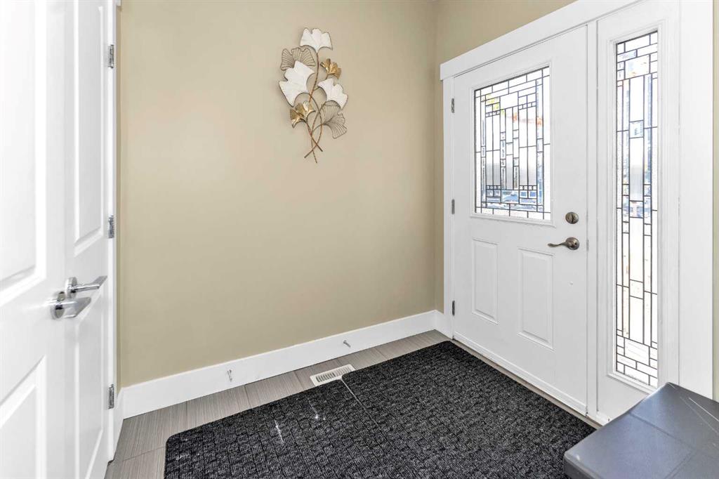 Picture for 7432 Ogden Road SE https://www.cirrealty.ca/reb/creb/59/A2266559_3.jpg