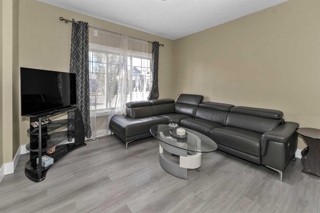 Picture for 7432 Ogden Road SE https://www.cirrealty.ca/reb/creb/59/A2266559_5.jpg