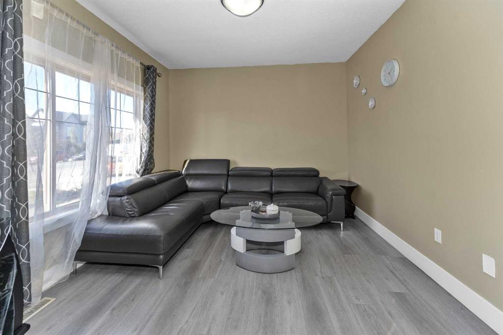 Picture for 7432 Ogden Road SE https://www.cirrealty.ca/reb/creb/59/A2266559_6.jpg