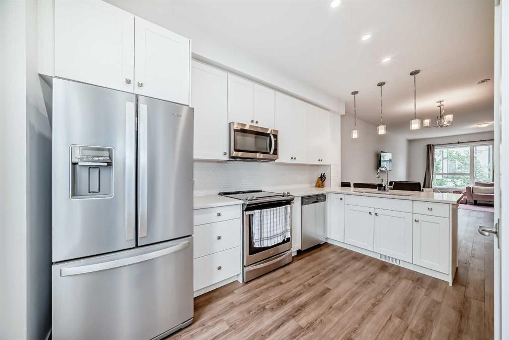 Picture for 208, 15 Evanscrest Park NW