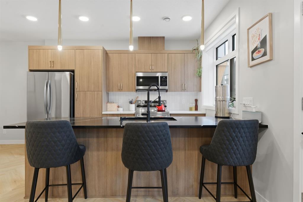 Picture for 208, 562 Seton Circle SE