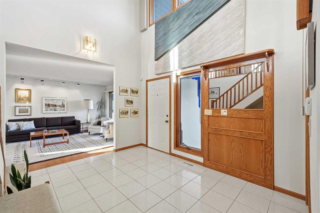 Picture for 32 Woodgrove Crescent SW