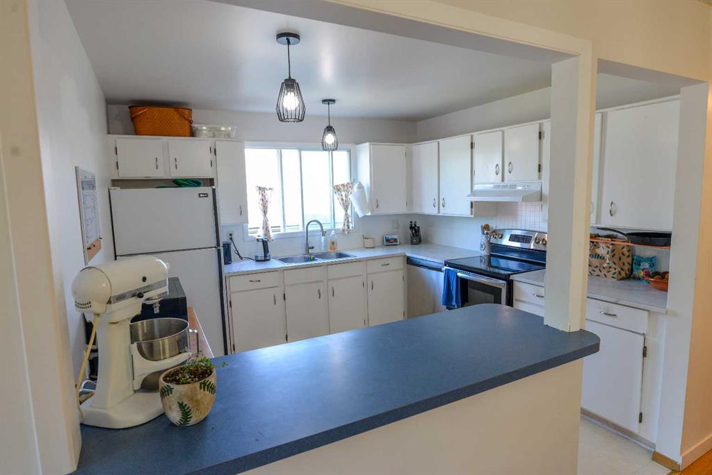 Picture for 8416 Centre Street NE