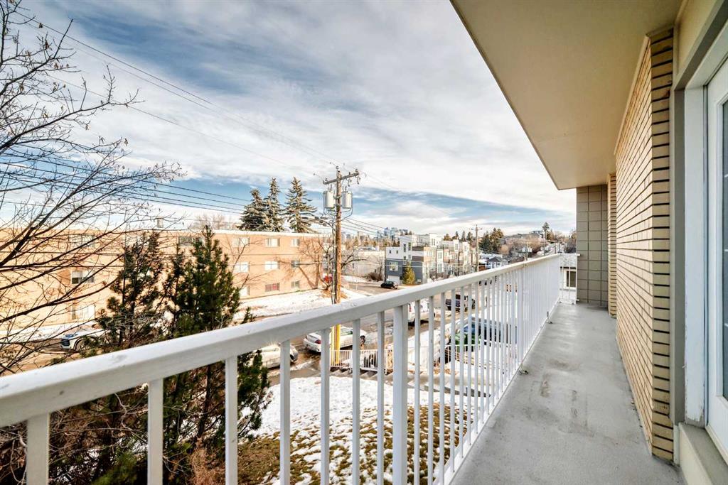 Picture for 10, 1813 25 Avenue SW