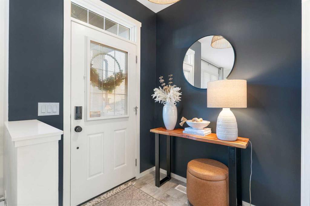 Picture for 340 Kingsmere Way SE