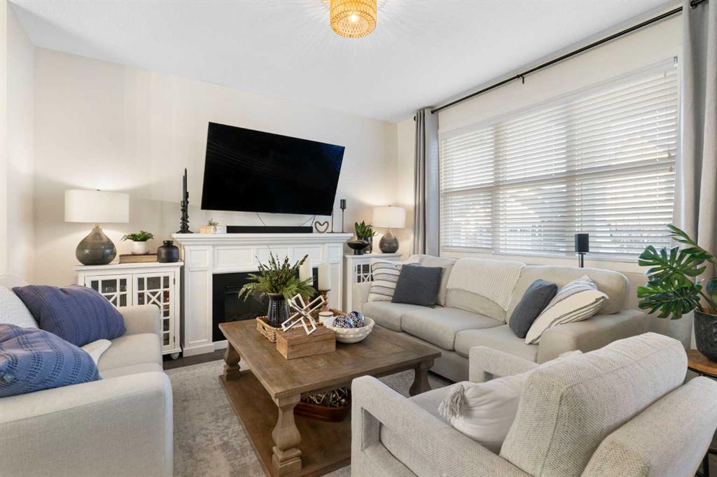 Picture for 340 Kingsmere Way SE