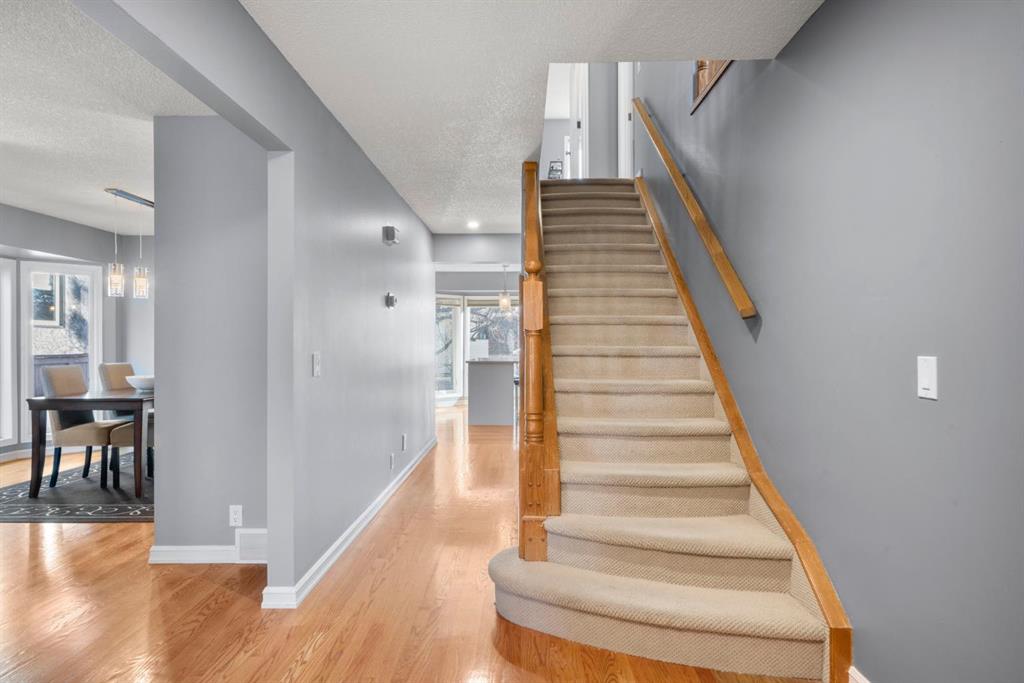 Picture for 16 Woodacres Drive SW