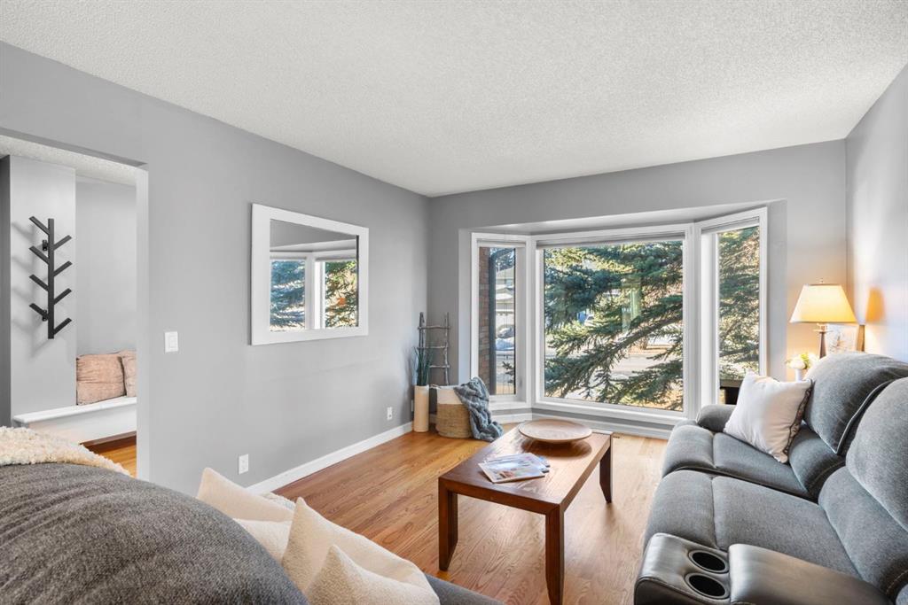 Picture for 16 Woodacres Drive SW