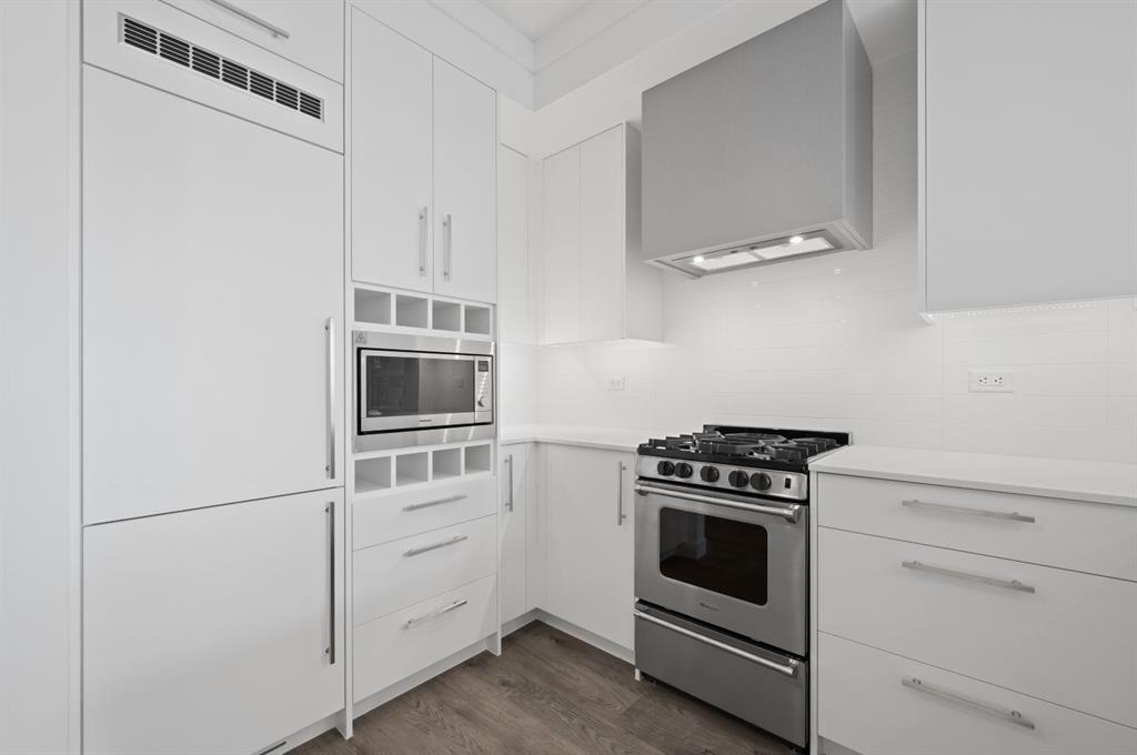 Picture for 202, 8370 Broadcast Avenue SW