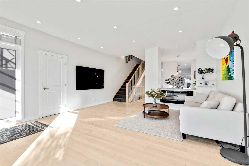 Picture for 2728 Cochrane Road NW