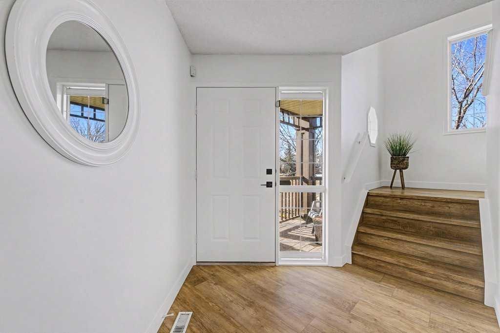 Picture for 139 Douglas Glen Crescent SE