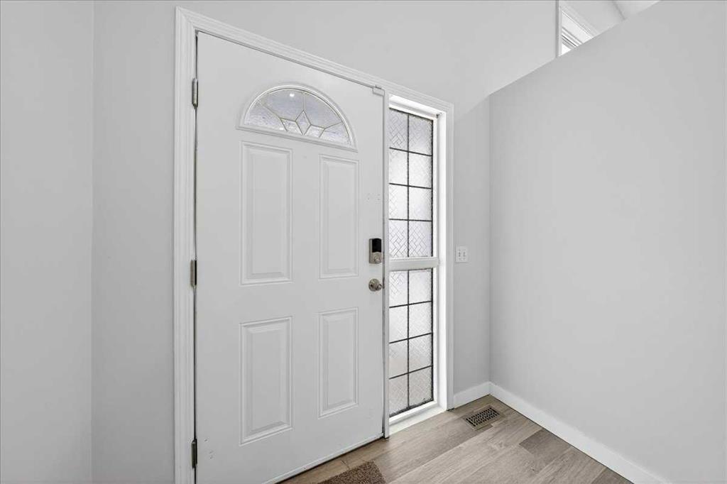 Picture for 246 Martinvalley Mews NE