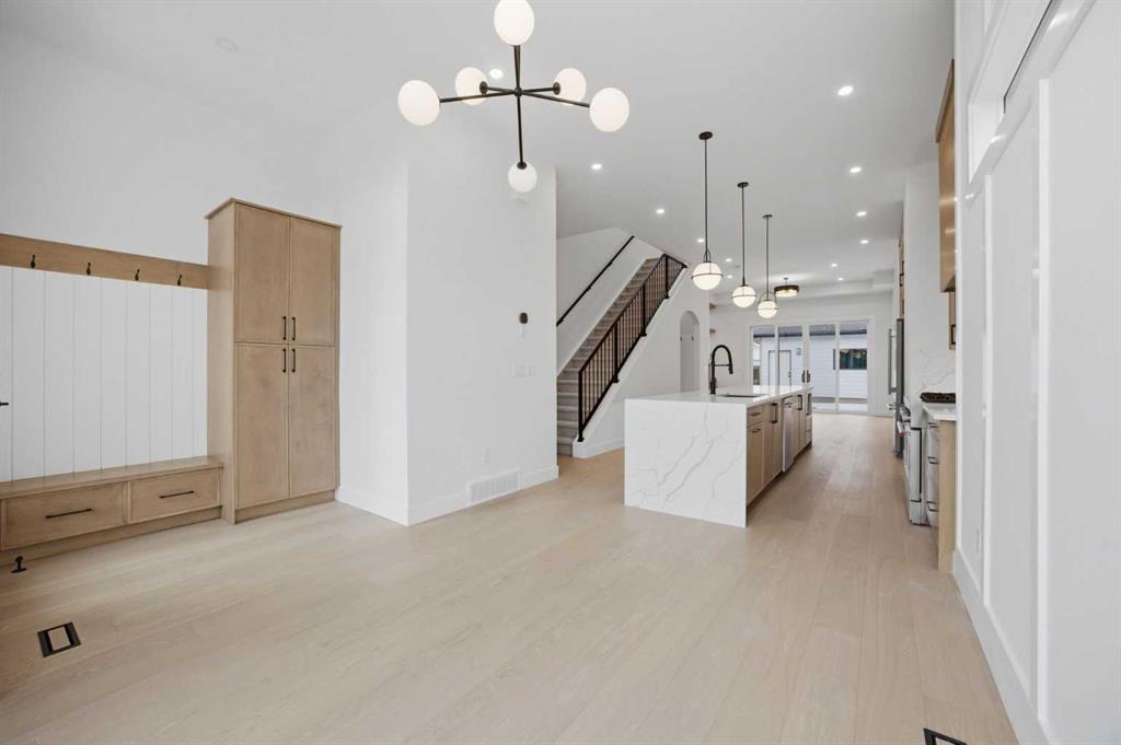 Picture for 806 23 Avenue SE