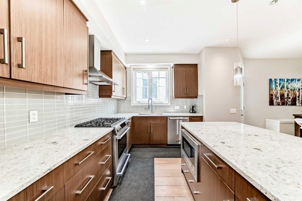 Picture for 2, 924 3 Avenue NW