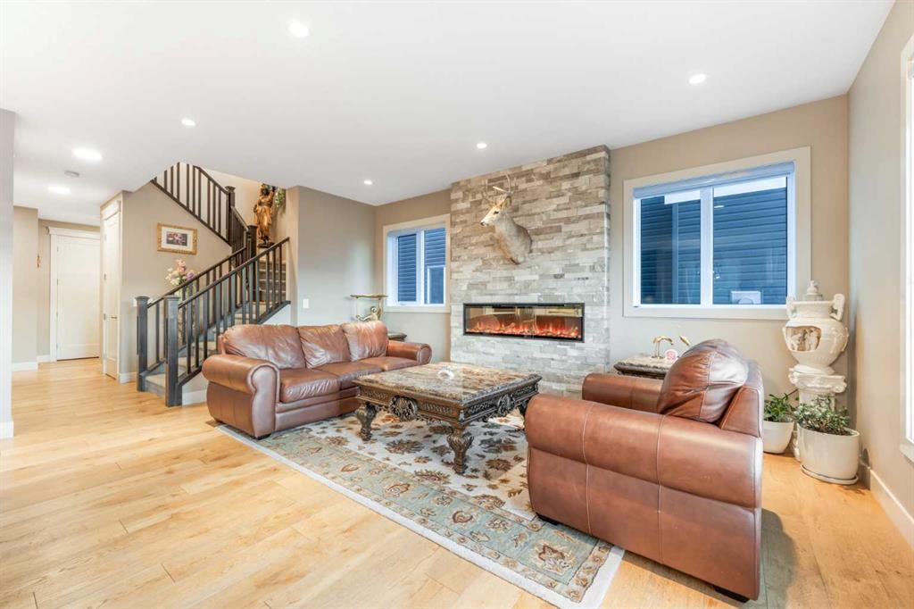 Picture for 105 Carringvue Manor NW