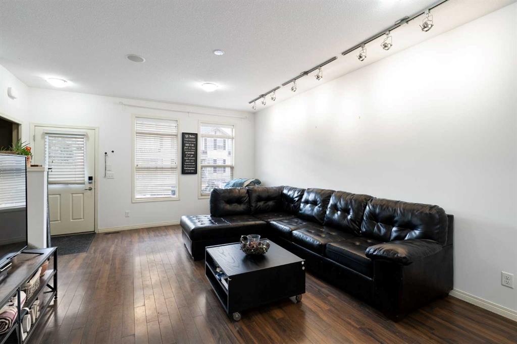 Picture for 202, 1001 8 Street NW