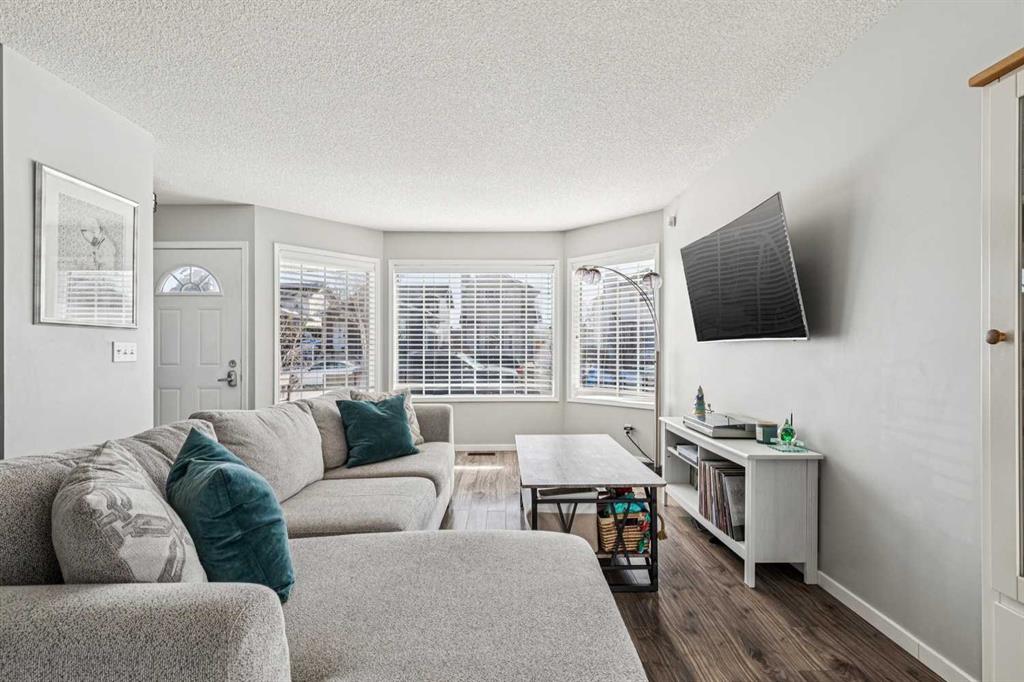 Picture for 27 Rivercrest Way SE