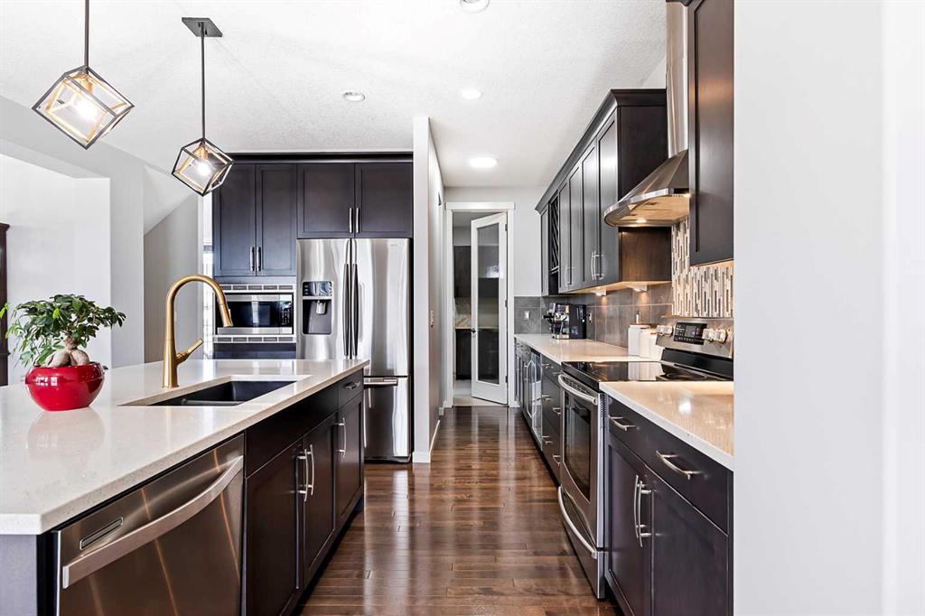 Picture for 66 Skyview Point Rise NE