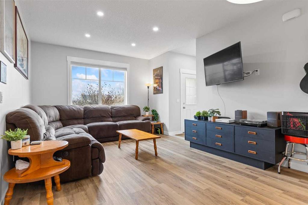 Picture for 5, 35 West Coach Manor SW