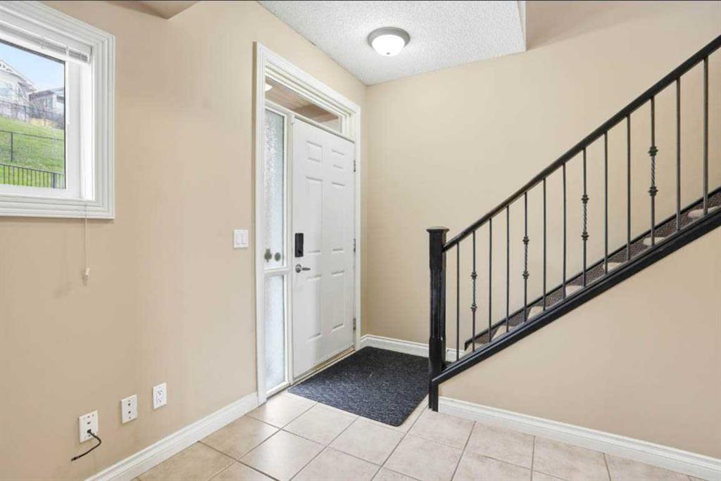 Picture for 11, 148 Rockyledge View NW