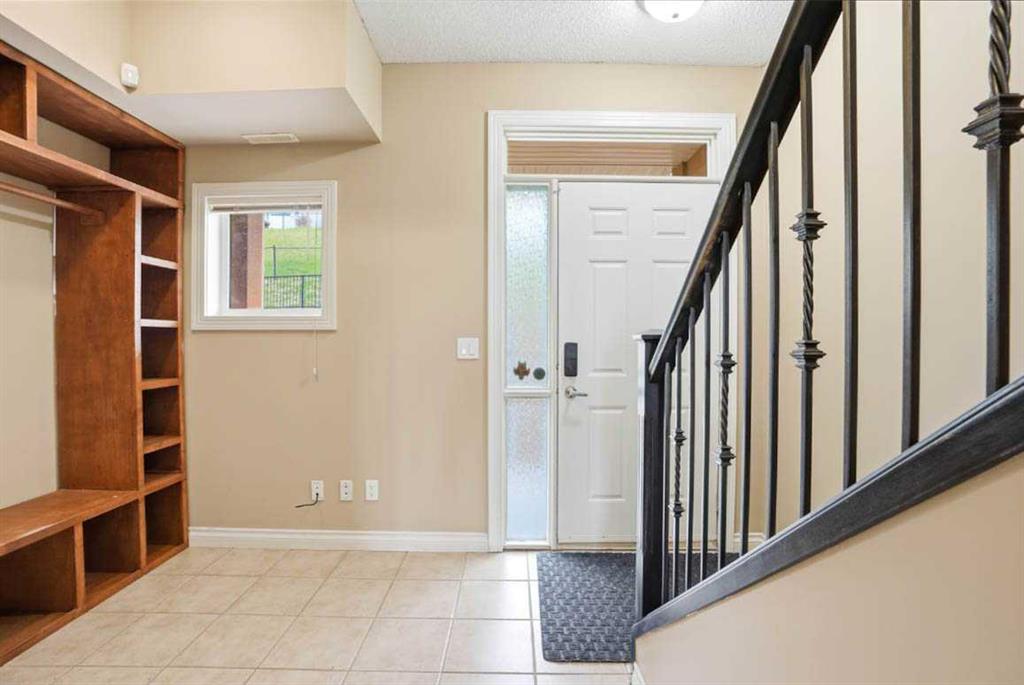 Picture for 11, 148 Rockyledge View NW