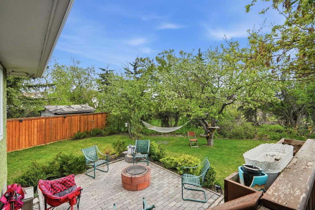 Picture for 108 Doverglen Crescent SE