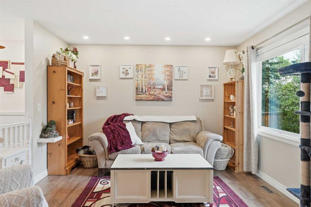 Picture for 108 Doverglen Crescent SE