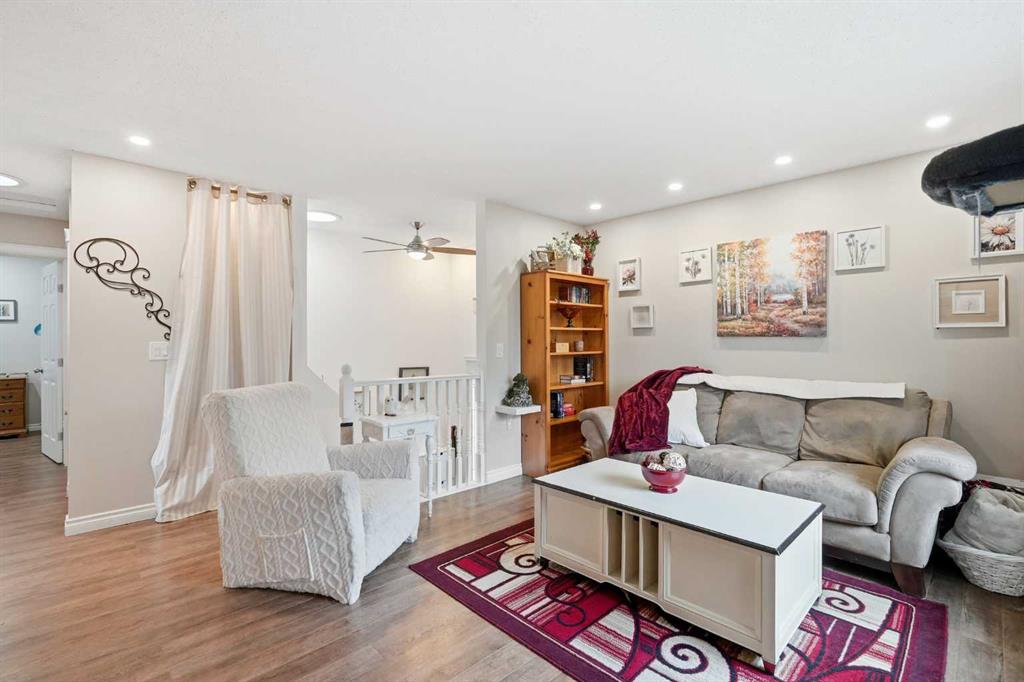 Picture for 108 Doverglen Crescent SE