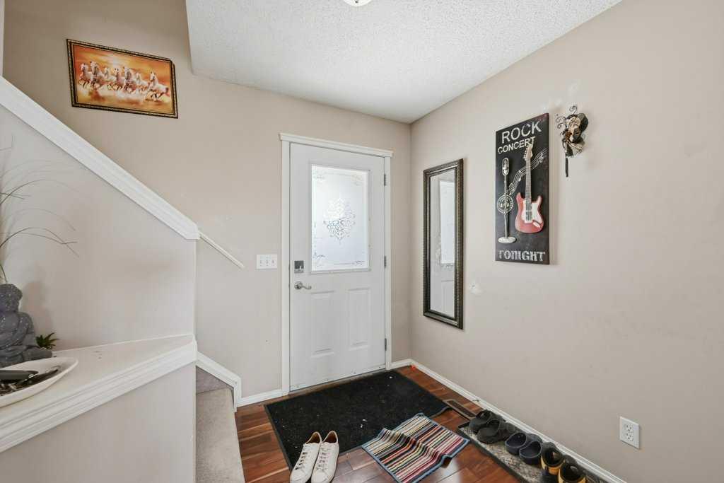 Picture for 86 Saddlecrest Close NE