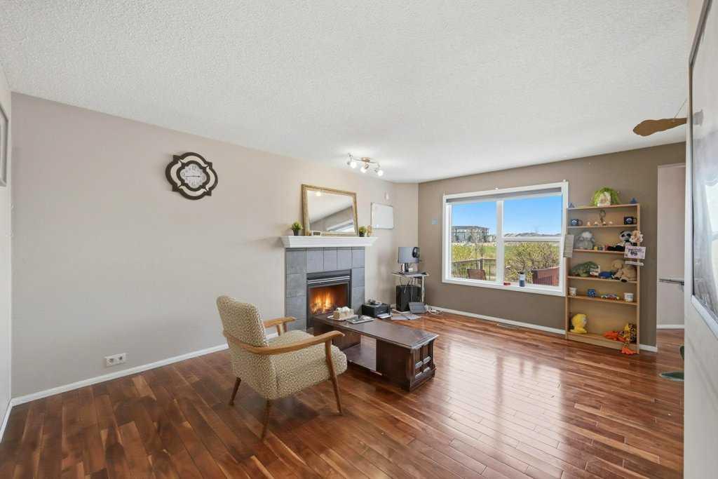 Picture for 86 Saddlecrest Close NE