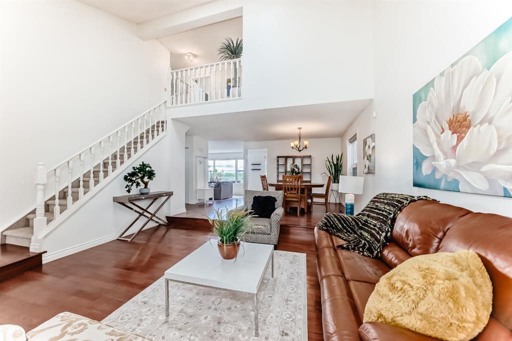Picture for 15 Hawkcliff Way NW