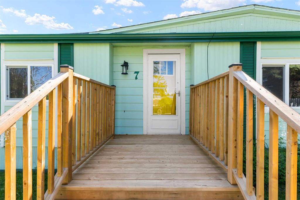 Picture for 7 Tamarack Crescent NW