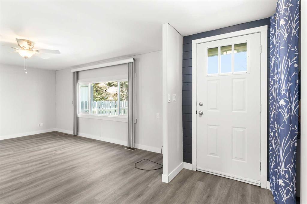 Picture for 7 Tamarack Crescent NW
