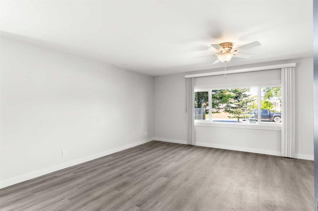 Picture for 7 Tamarack Crescent NW