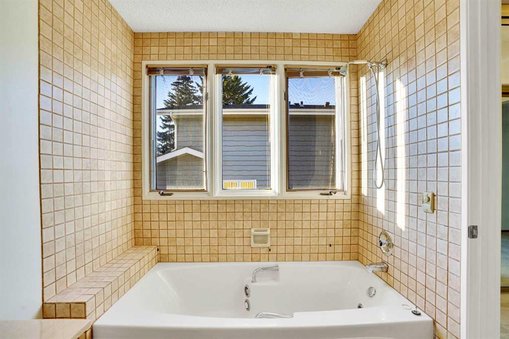 Picture for 1040 Edgemont Road NW https://www.cirrealty.ca/reb/creb/60/A2265560_29.jpg