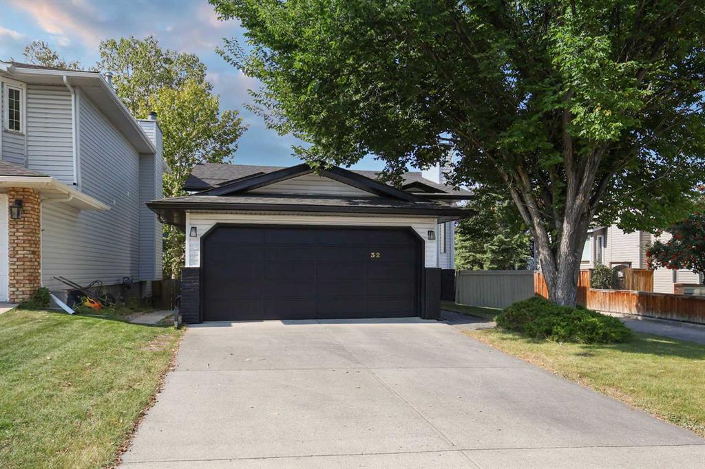 Picture for 32 Rivercroft Close SE Picture for 32 Rivercroft Close SE