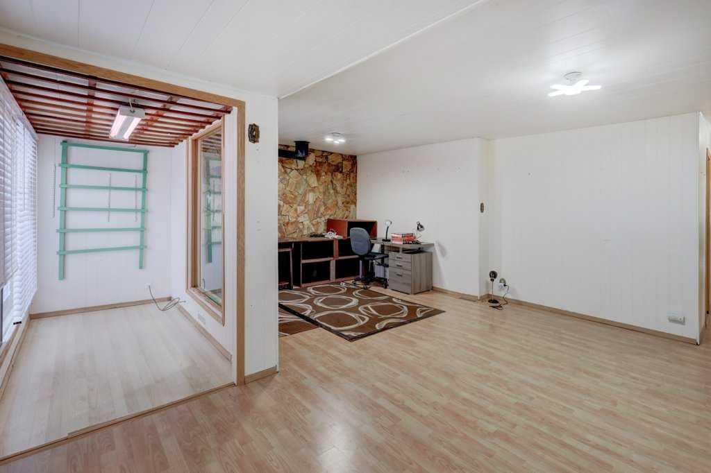 Picture for 221 31 Avenue NE