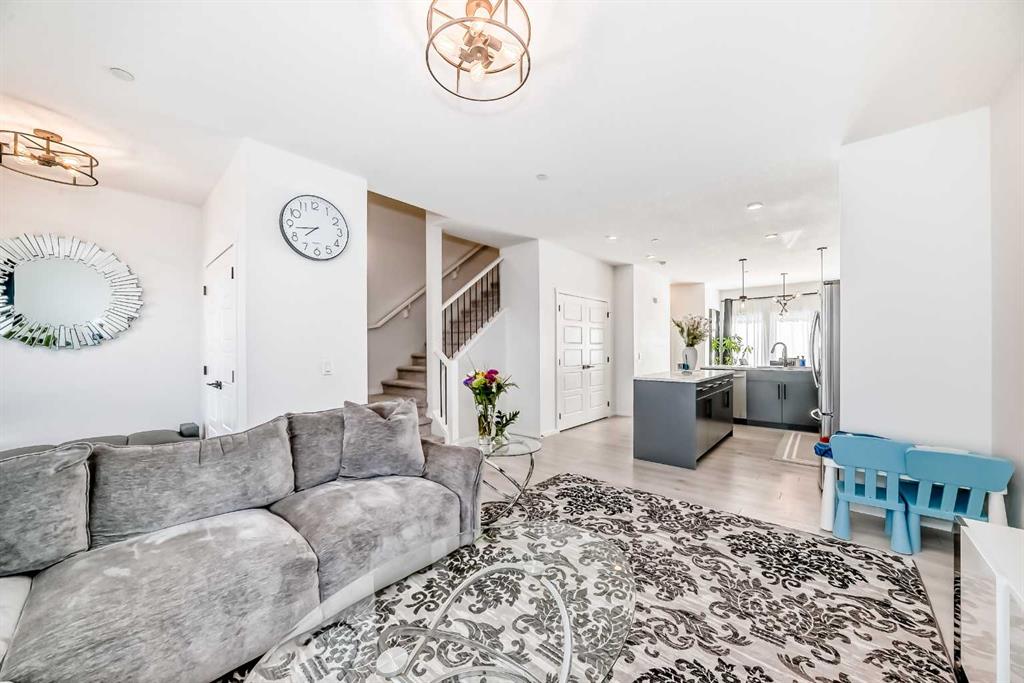 Picture for 215 148 Avenue NW