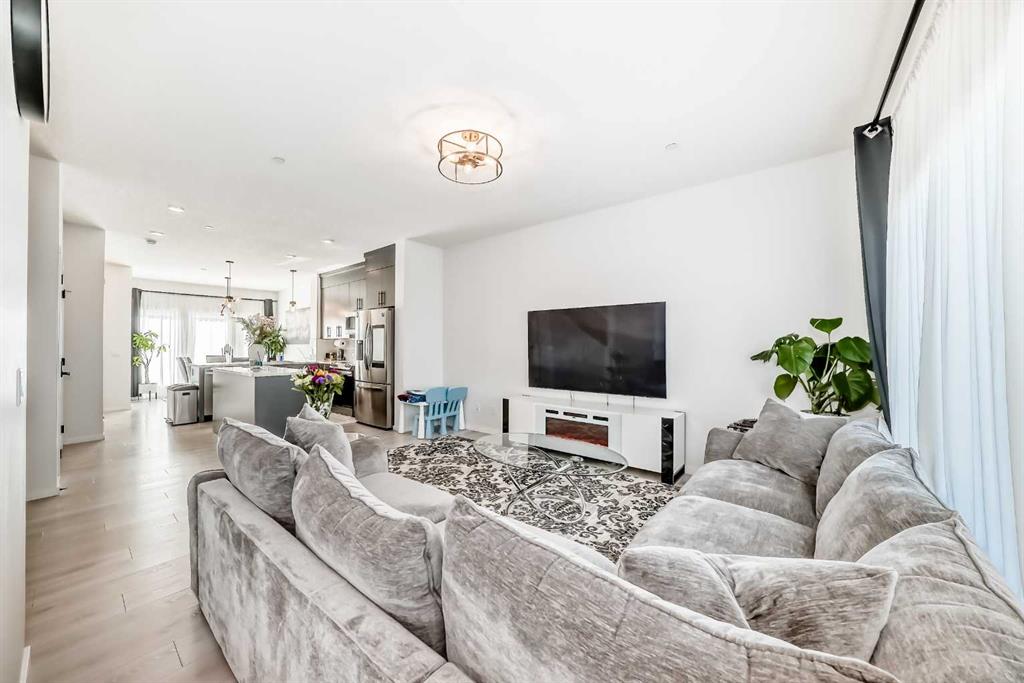 Picture for 215 148 Avenue NW