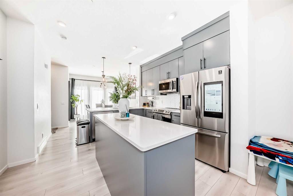 Picture for 215 148 Avenue NW