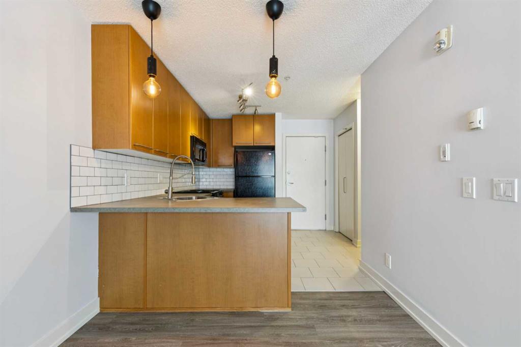 Picture for 205, 35 Richard Court SW