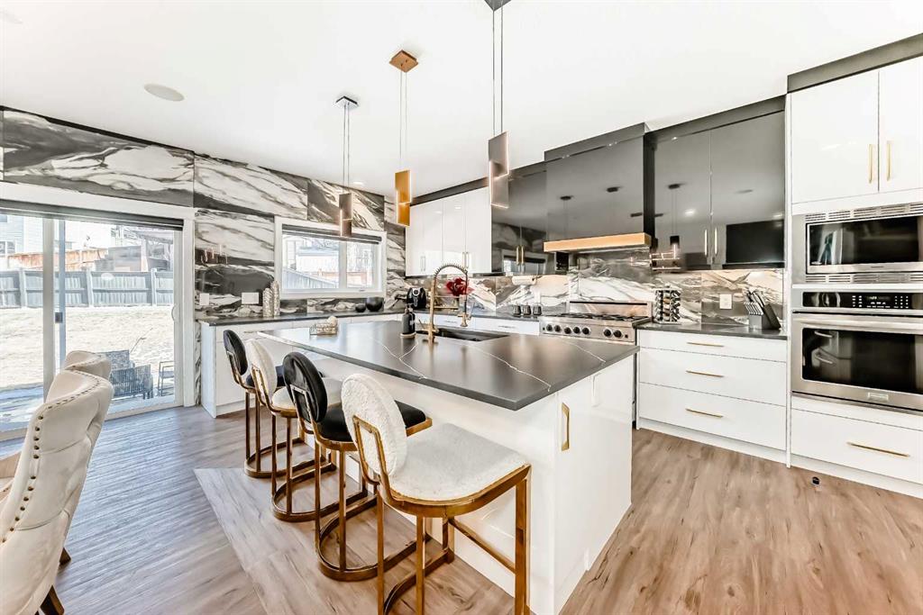 Picture for 630 Rocky Ridge View NW