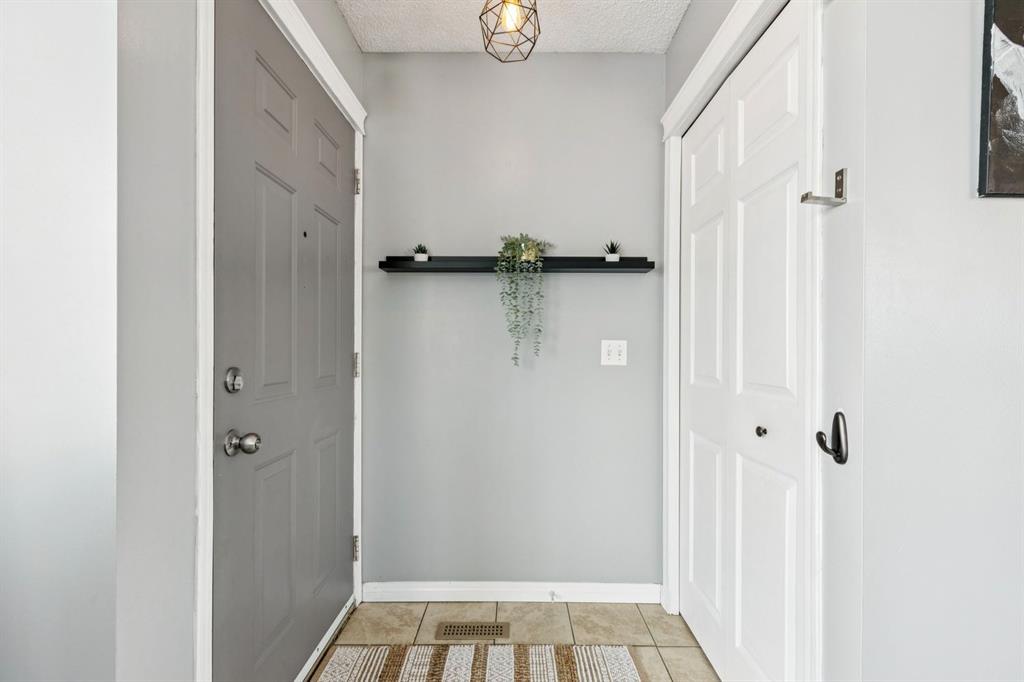 Picture for 175 Rivercrest Close SE