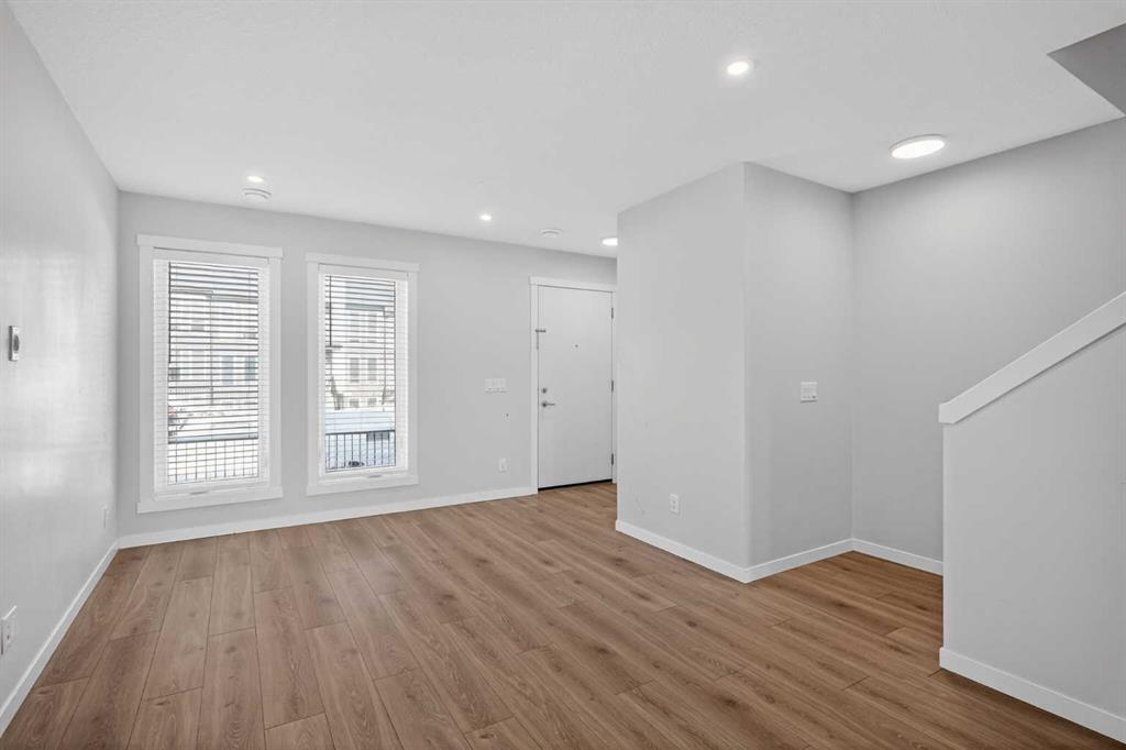 Picture for 306, 338 Seton Circle SE