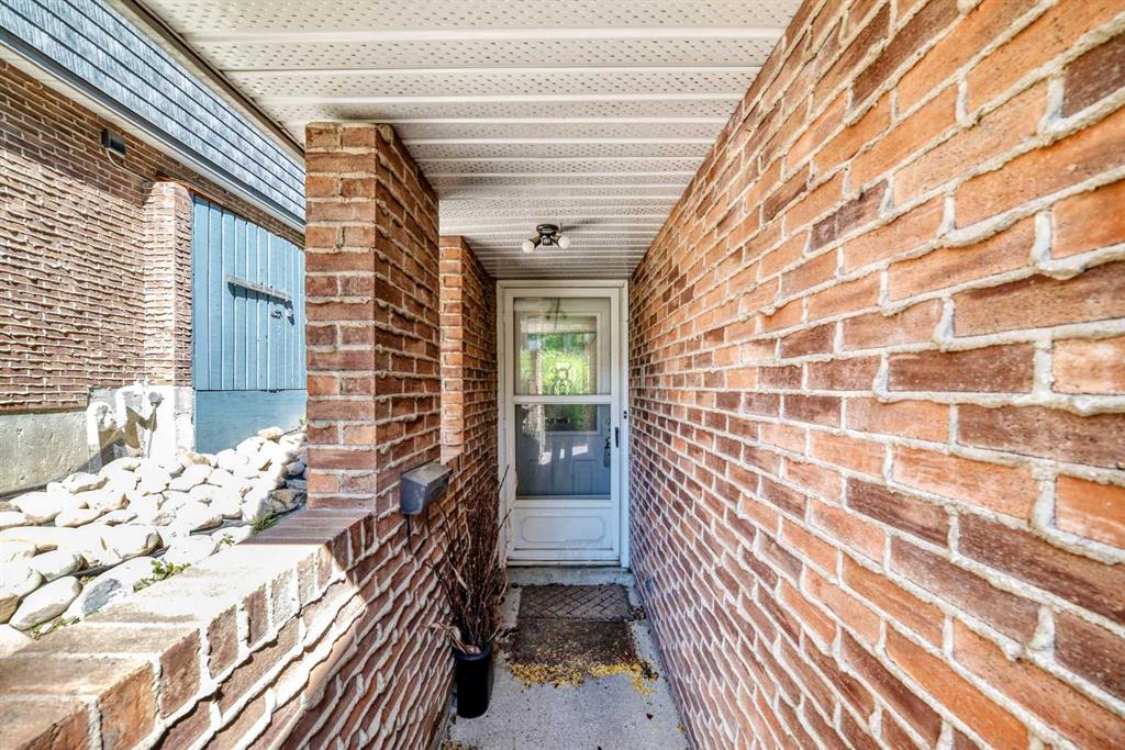 Picture for 400 Brae Glen Crescent SW