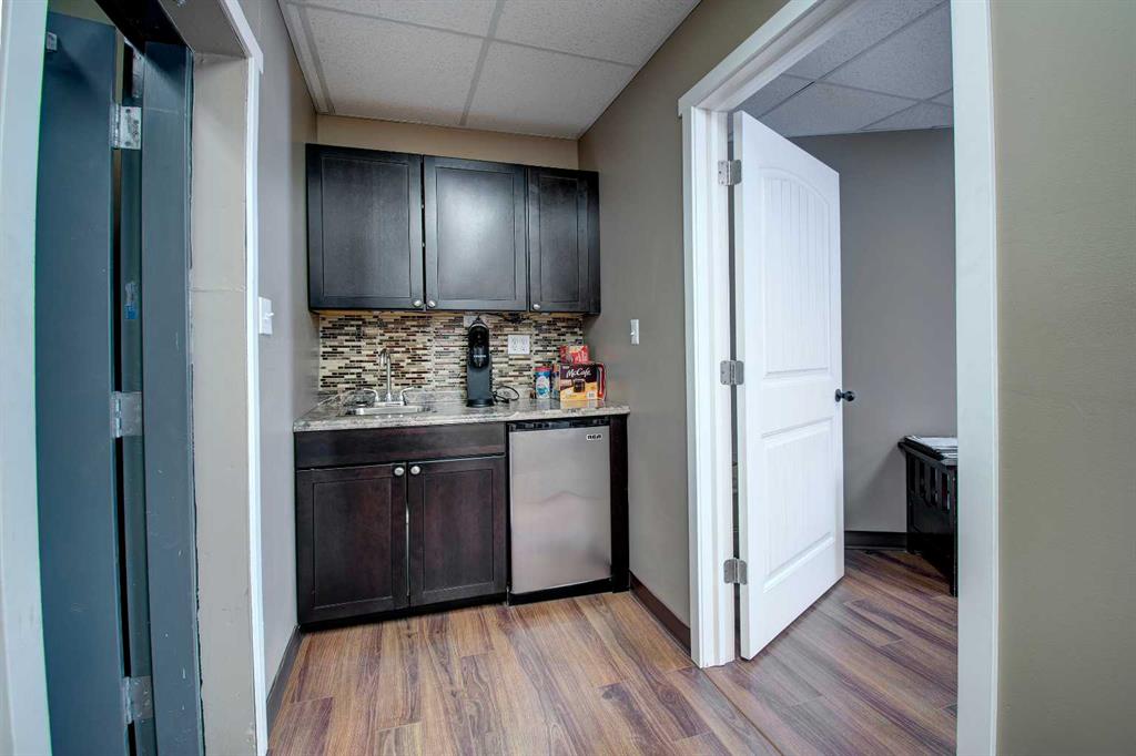 Picture for 40 East Lake Green NE