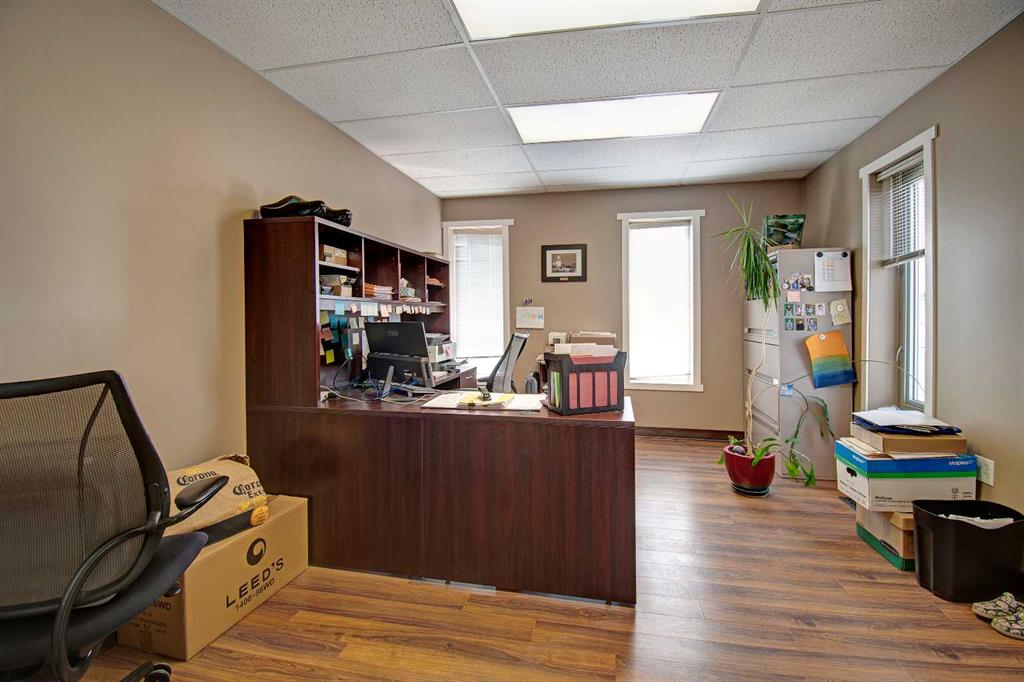 Picture for 40 East Lake Green NE