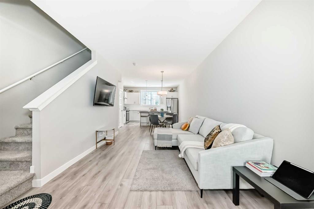Picture for 410 Cranbrook Walk SE